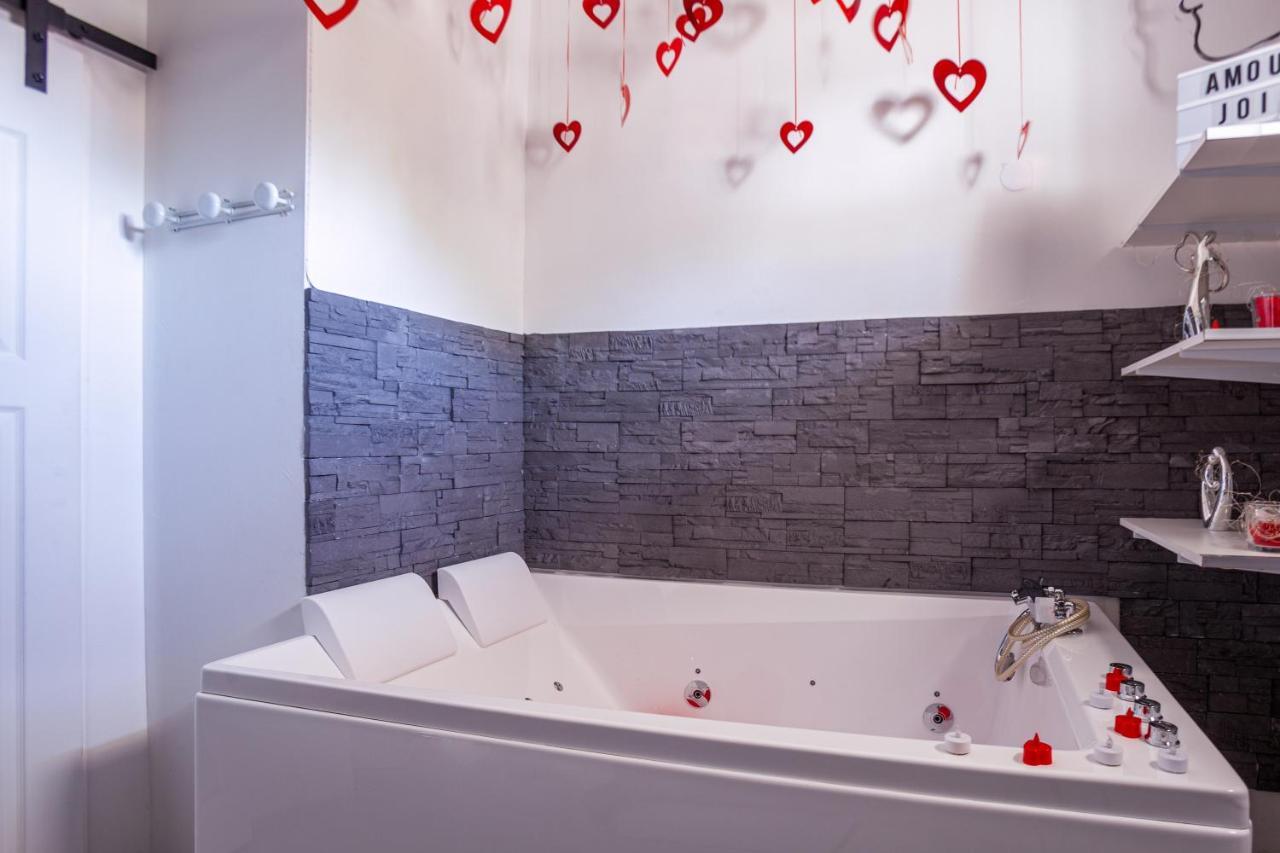 Love Room Avec Balneo Toulon Dış mekan fotoğraf